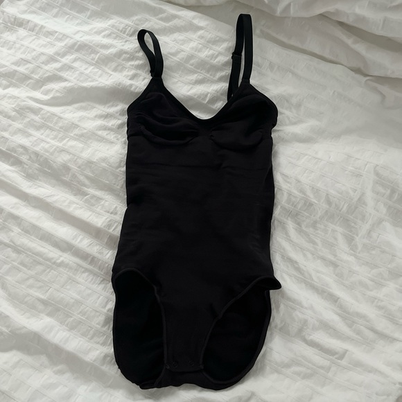 Skims Onyx/Black Sculpting Bodysuit - Picture 2 of 5